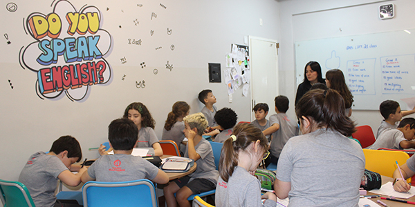 alunos em sala de aula 