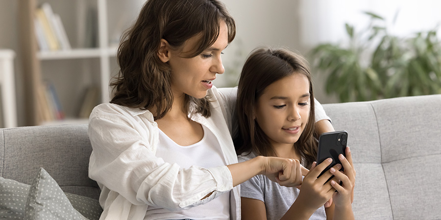 mãe e filha nas redes sociais 