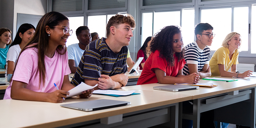 alunos estudando para vestibular -  Onde buscar apoio para o vestibular